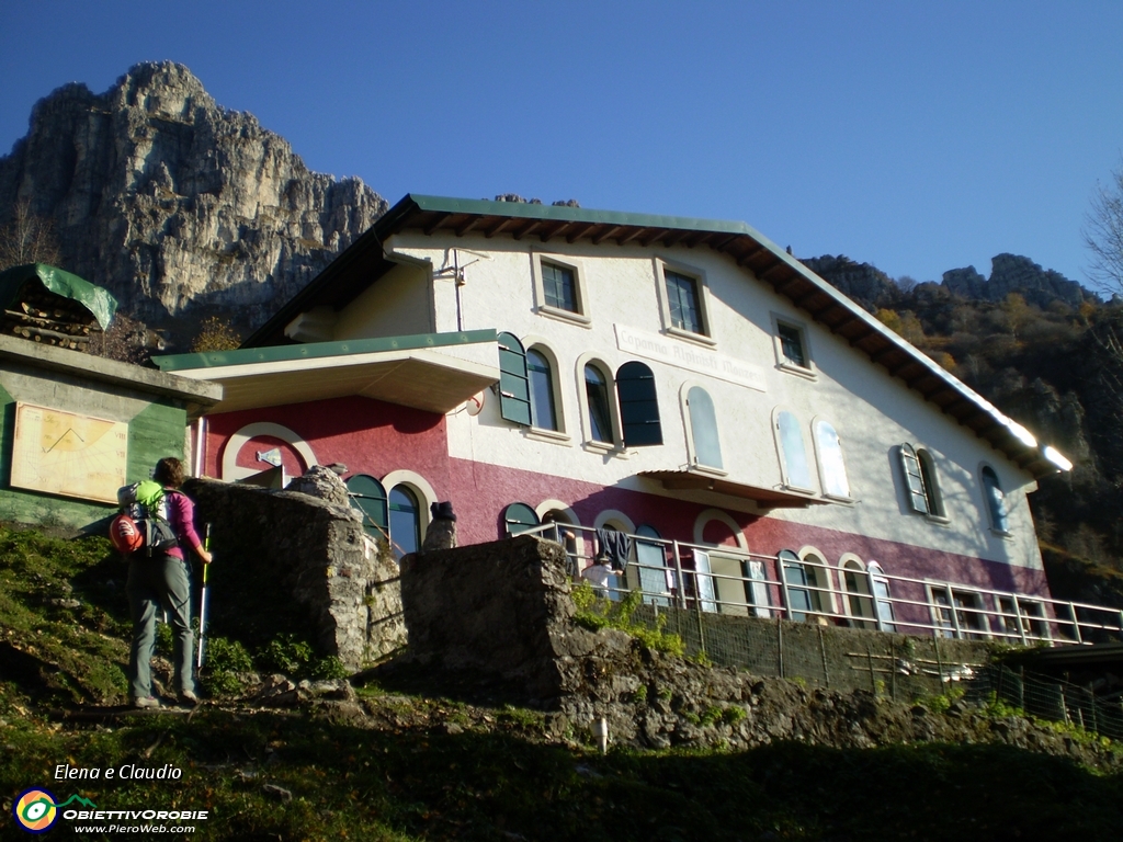 06 Rifugio Capanna Alpinisti Monzesi.JPG